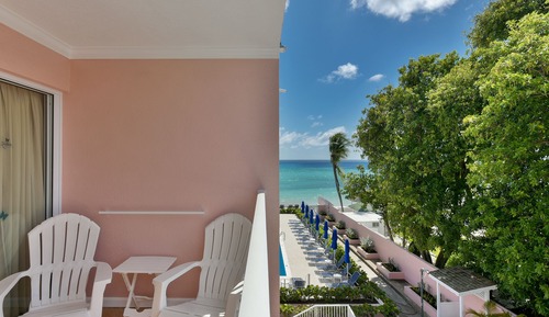 Superior Studio, Pool View