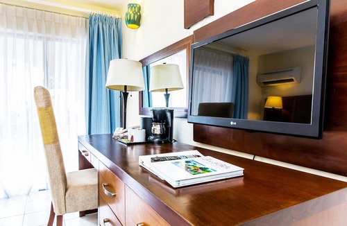 St. Lawrence Gap Resort | Infinity On The Beach