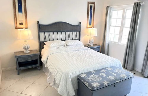 Saint Lawrence Apartment | Condominium apartment in front of Beach