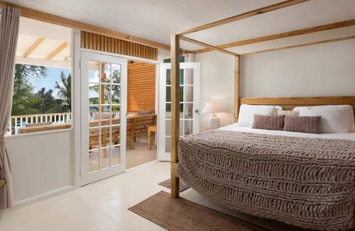 Silver Sands Hotel | Surfers Bay Resort
