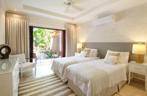 Gibbs Bay Villa | Stunning Private Tropical Retreat with Resort Pool - Claridges 1