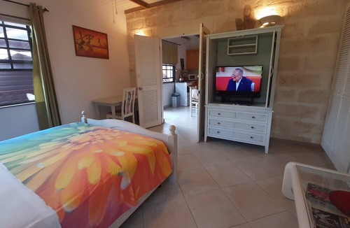 Silver Sands Hotel | Yellow Bird Apartment