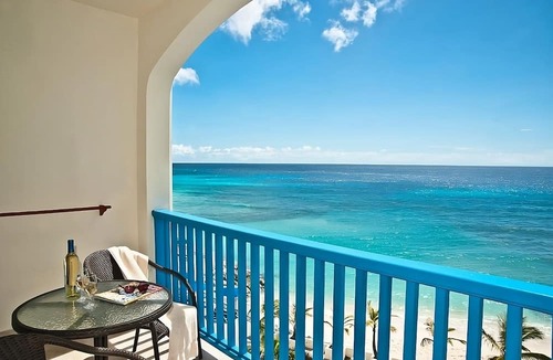 Dover Hotel | Romantic Beach Getaway! Onsite Pool, Gym Access, Free Parking, Near Turtle Beach