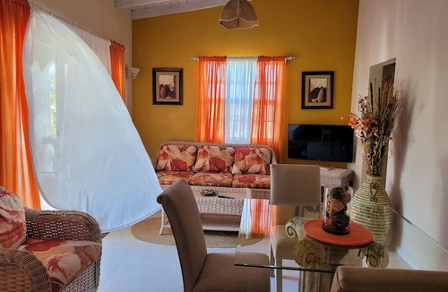 Atlantic Shores Apartment | Relaxing, Amazing beach, pool, Cheap cars, quiet area, surfers paradise 2