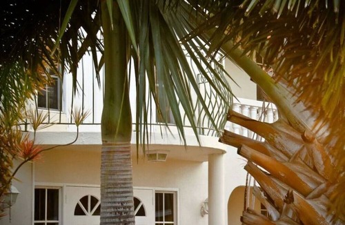 Atlantic Shores Apartment | Relaxing, Amazing beach, pool, Cheap cars, quiet area, surfers paradise 3