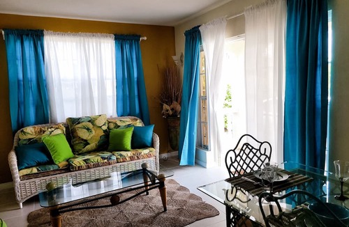 Atlantic Shores Apartment | Relaxing, Amazing beach, pool, Cheap cars, quiet area, surfers paradise 3