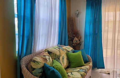 Atlantic Shores Apartment | Relaxing, Amazing beach, pool, Cheap cars, quiet area, surfers paradise 3