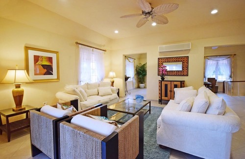 Hastings House | 3 Min Walk to Beach - Blessed Manor by Bluescape