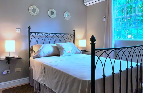 Black Rock Apartment | Large 3 Bed + FREE amenities + Close to everything