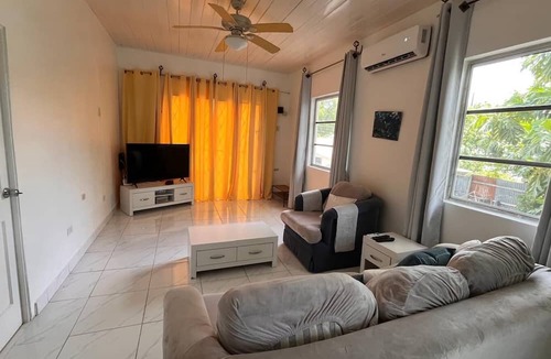 Saint Matthias Apartment | Queen Of Hearts - 5minutes walk to beautiful beaches