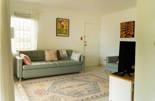 Hastings Apartment | The Holiday Hub close to amenities and beach view