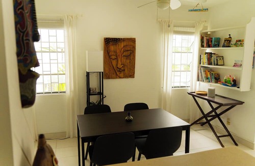 Hastings Apartment | The Holiday Hub close to amenities and beach view