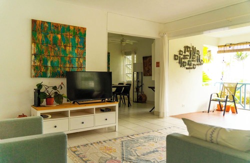 Hastings Apartment | The Holiday Hub close to amenities and beach view