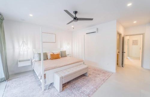 Gibbes House | Elegant NEW 3BR Villa with Pool Walk to Beach