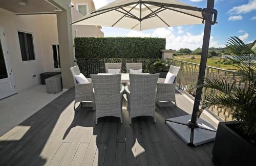 Fortescue House | 3BR Modern Villa w/Private Pool & Fire Pit
