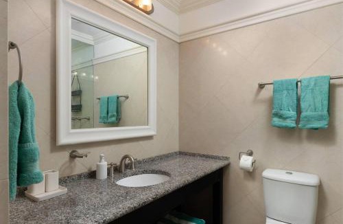 Porters House | Refreshing 2bed Townhome walking distance to beach