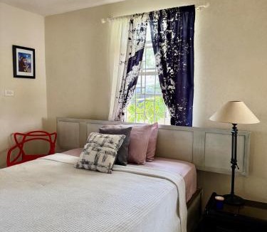 Harrismith House | Ocean View 4BR Rooftop Ent 5 Min to Beach
