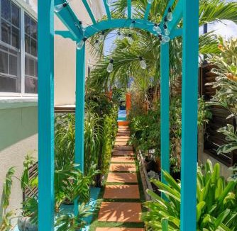 Inch Marlowe House | Hidden Gem The Tropical - by ZenBreak