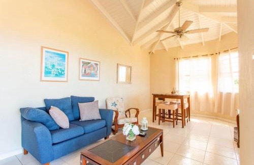 Fustic Apartment | Oceanview Terrace, Walk to Beach, WiFi and Parking