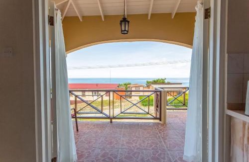 Fustic Apartment | Oceanview Terrace, Walk to Beach, WiFi and Parking