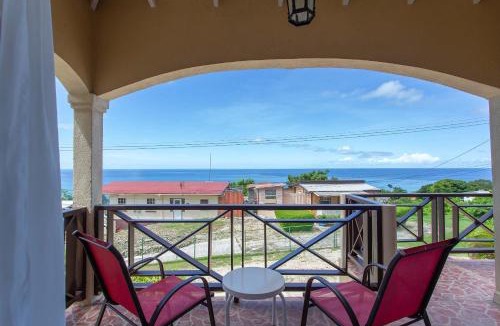Fustic Apartment | Oceanview Terrace, Walk to Beach, WiFi and Parking