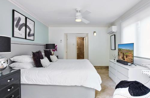 Gibbs Bay House | KingsGate 1 - by ZenBreak