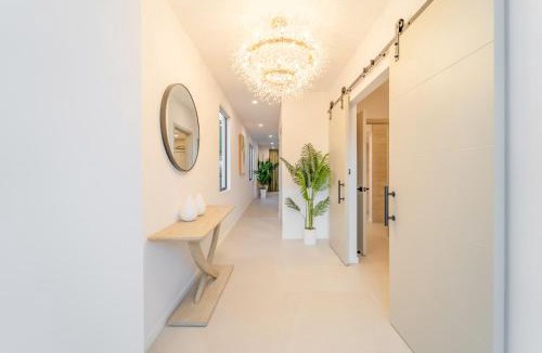 Lower Carlton House | Stylish NEW 2BR Villa with Pool Walk to Beach