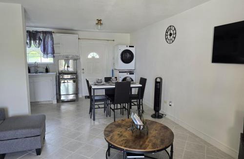 Below Rock Apartment | Cassywins Short Term Rentals