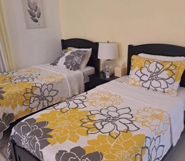 Mount Standfast House | Charming St James Cottage - Walk to Beach