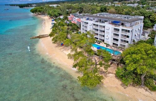 Old Trees Bay Apartment | Waterside Apartment 101 by Island Villas