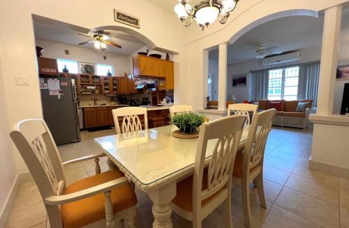 Lower Carlton House | Graceville Beach House - by ZenBreak