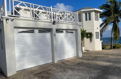 Marley Vale House | 'GRAND RIVEIRE' Private Room with Ocean View