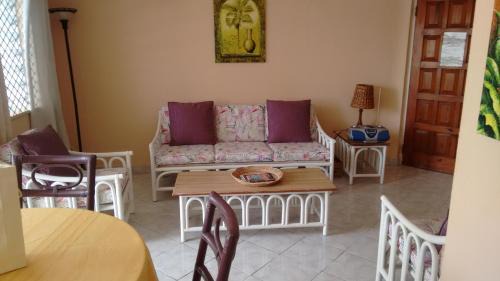 Lascelles Apartment | Condominium 220