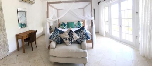 Little Battaleys Villa | Battaleys Mews