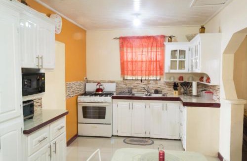 Mullins House | Darrel Cot Beachfront Cottage