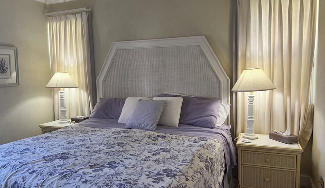 Charming 2-bedroom apartment in gated community