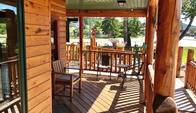 Mountain Peaks Inn, BEAR MOUNTAIN SUITE, Downtown Hill City in Hill City