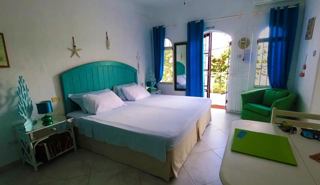 Two Palms Apartment - Only 80 meters from the ocean!