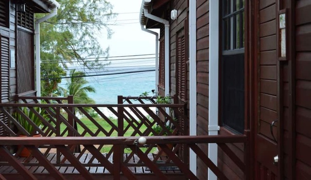 Yellow Bird Apartment in Blue Ocean Cottage in Silver Sands