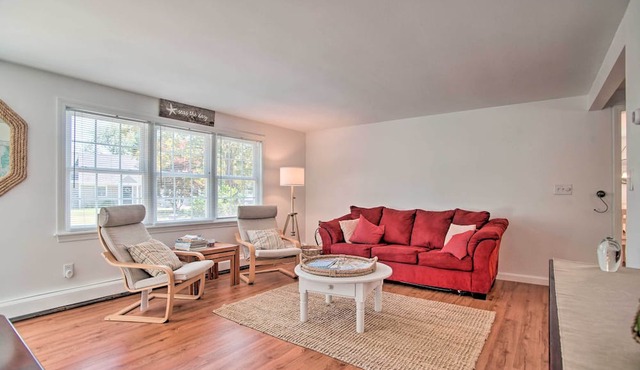 Near Beaches & Dtwn Falmouth: Family Home w/Deck in East Falmouth