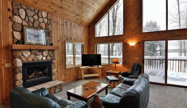 NamaKabin Spacious 5 Bedroom Home on Lake Namakagon, WI in Cable