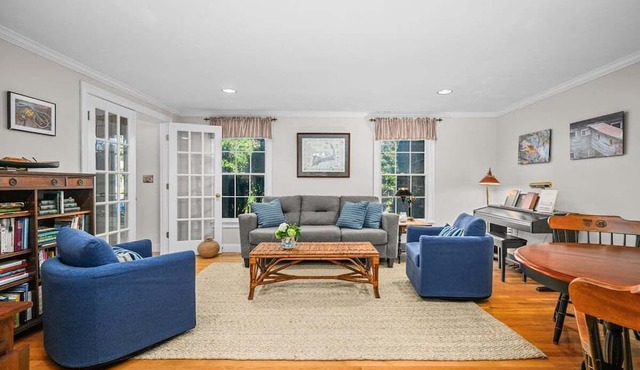 Prime Meridian: 033-Ba Spacious and Special, Walk to Beach, Harbor, Village in Barnstable