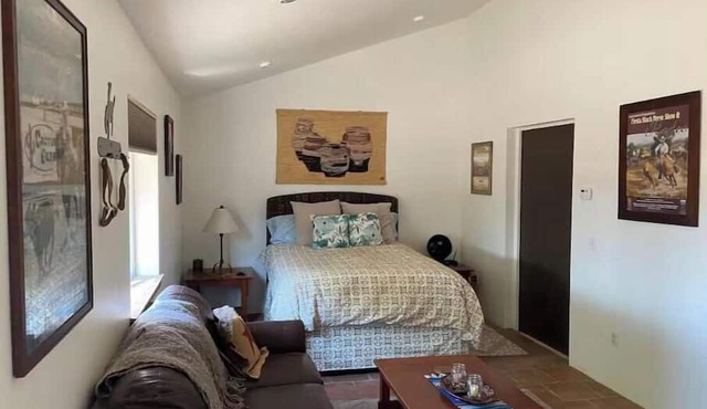 Cute, barn studio at Rancho De Amor. in Santa Ynez