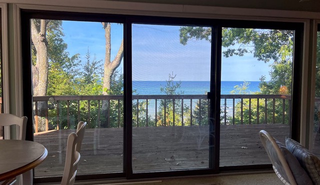Sunset Landing - Private Sandy Beach, Lamkin Drive 3 BD, 2 BATH (Sleeps 6) in Harbor Springs