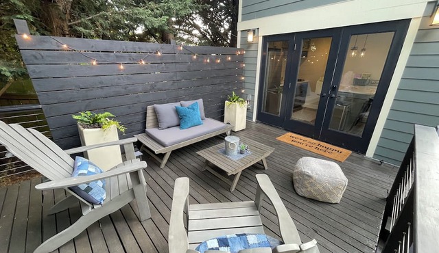 7 min to downtown! Retreat for 2 on Queen Anne Hill w/Rooftop Deck & Ocean View. in Seattle