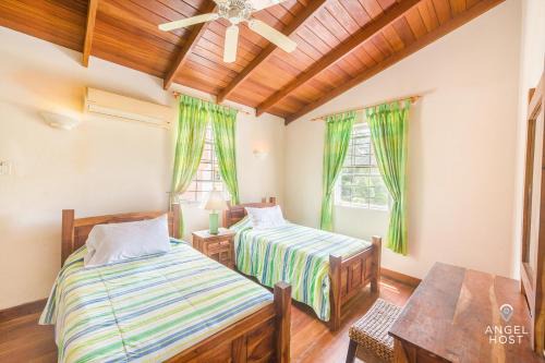 2-Story Townhome with Private Pool, Ideal for Group!