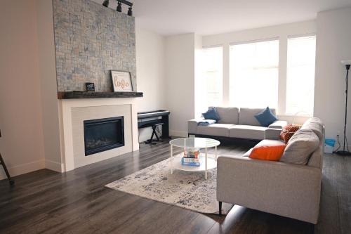 Modern 3 bedroom duplex home in Langley in Langley