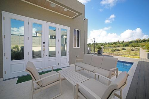 3BR Modern Villa w/Private Pool & Fire Pit