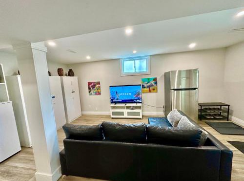 Luxurious 2 Bedroom 2 Bath Suite Near Fairview Mall & Airport, No pet allowed in Kitchener