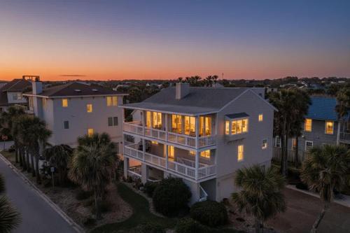 Spanish Villa - Sleeps 12 in Jacksonville Beach